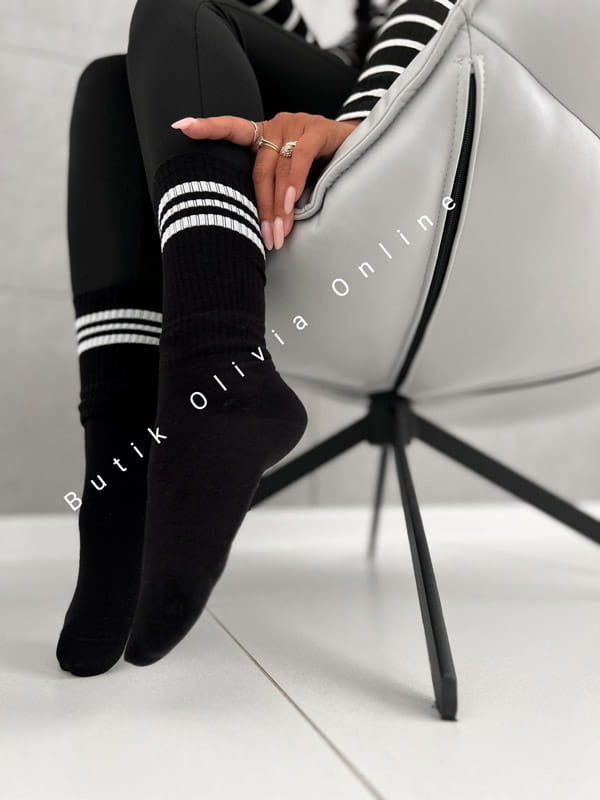 skarpetki-dlugie-za-kostke-z-trzema-paskami-czarne-5.jpg