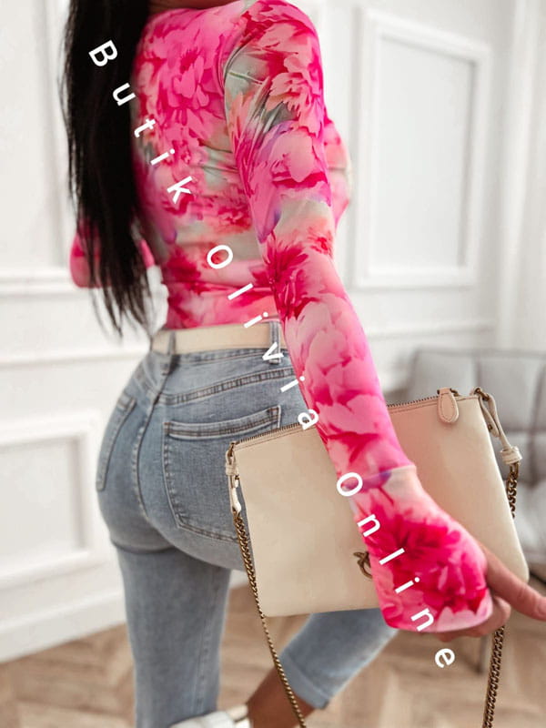 bluzka-dopasowana-w-kwiaty-rozowa-hot-bloom-3.jpg