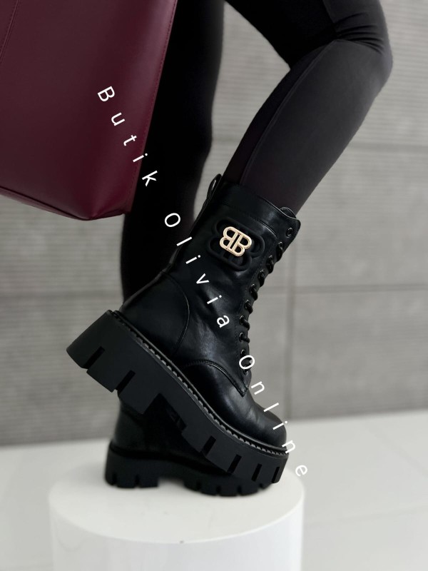 botki-matowe-sznurowane-czarne-jesienne-balanca