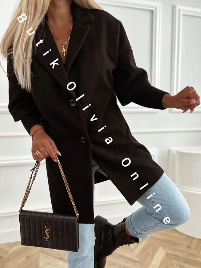 plaszcz-damski-przed-kolano-oversize-ze-sweterkowymi-rekawami-czarny