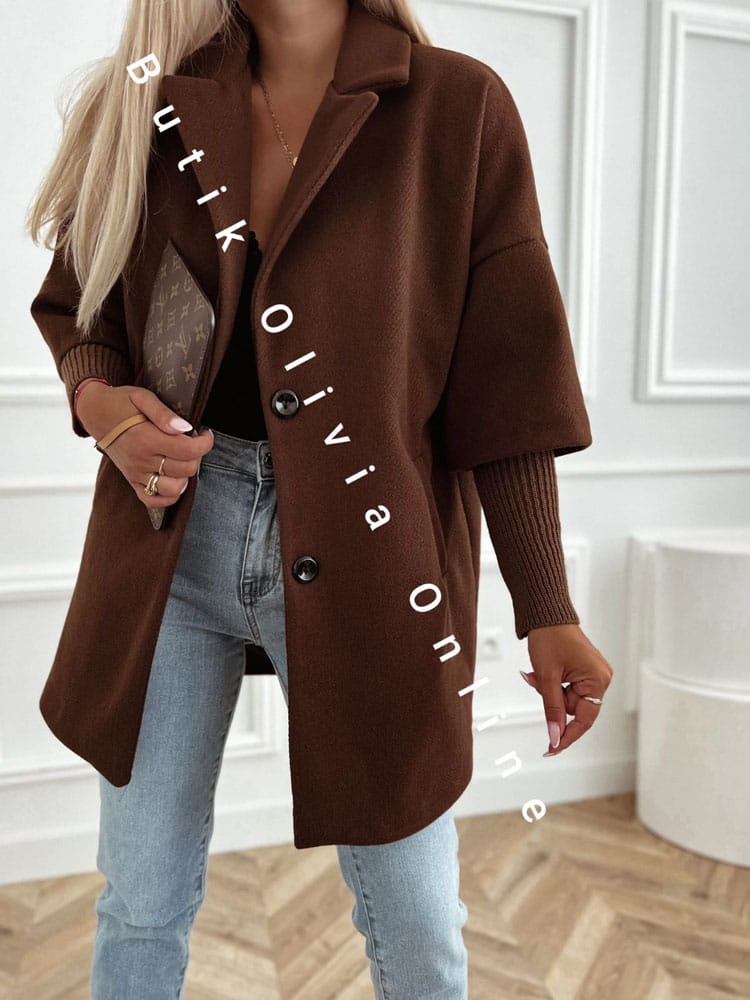 plaszcz-damski-przed-kolano-overszie-ze-sweterkowymi-rekawami-czekoladowy