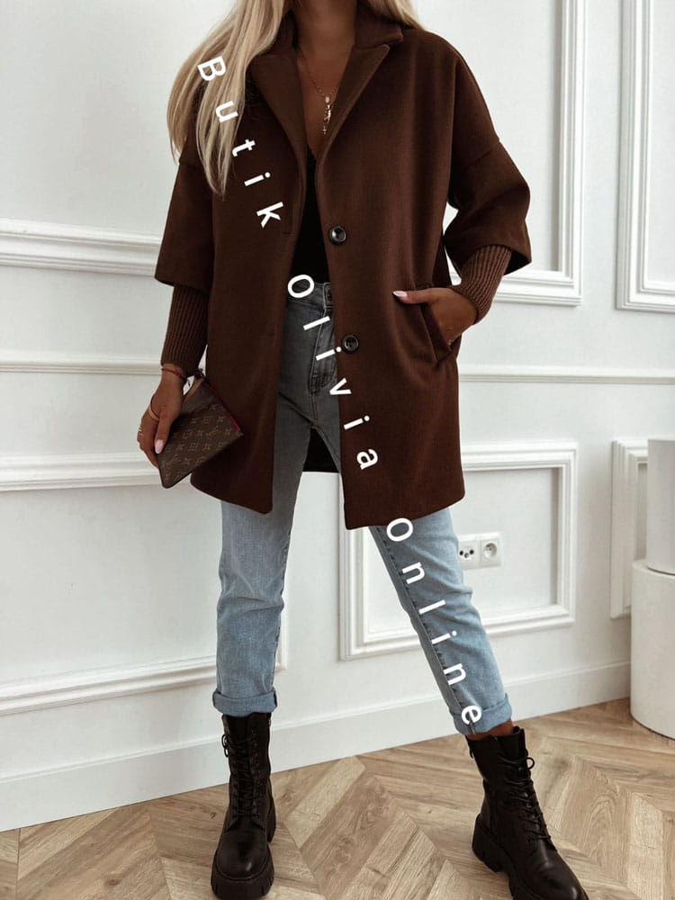 plaszcz-damski-przed-kolano-overszie-ze-sweterkowymi-rekawami-czekoladowy