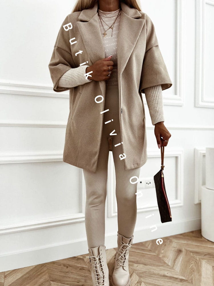 plaszcz-damski-przed-kolano-oversize-ze-sweterkowymi-rekawami-bezowy