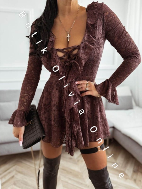 krotki-kombinezon-koronkowy-z-glebokim-dekoltem-czekoladowy