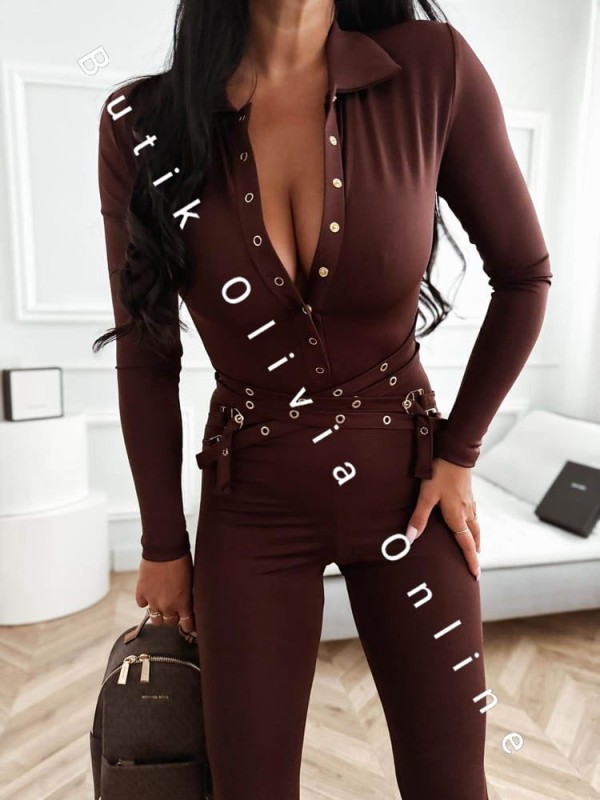kombinezon-czekoladowy-dopasowany-z-dekoltem-i-ozdobnymi paskami-w-pasie