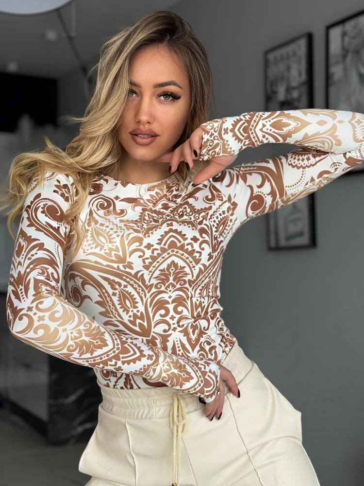 damska-bluzka-dopasowana-biala-ze-zlotym-printem-1.jpg