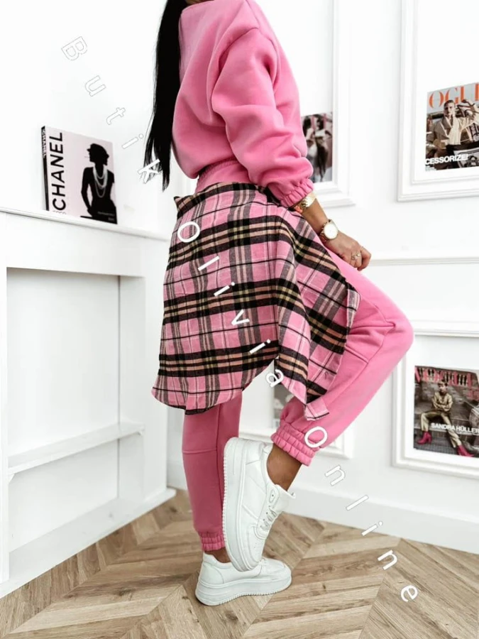damski-rozowy-dres-ocieplany-bluza-spodnie