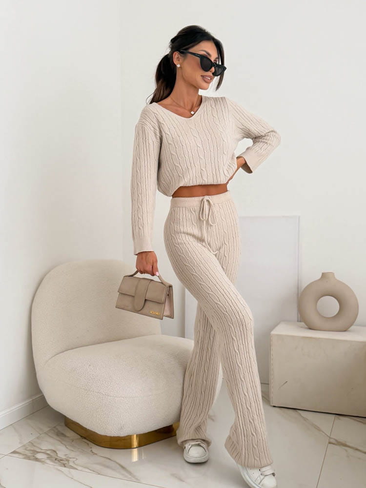 komplet-sweterkowy-bluzka-spodnie-glam-bezowy