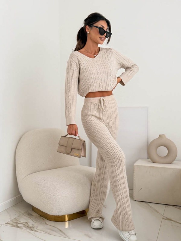 komplet-sweterkowy-bluzka-spodnie-glam-bezowy