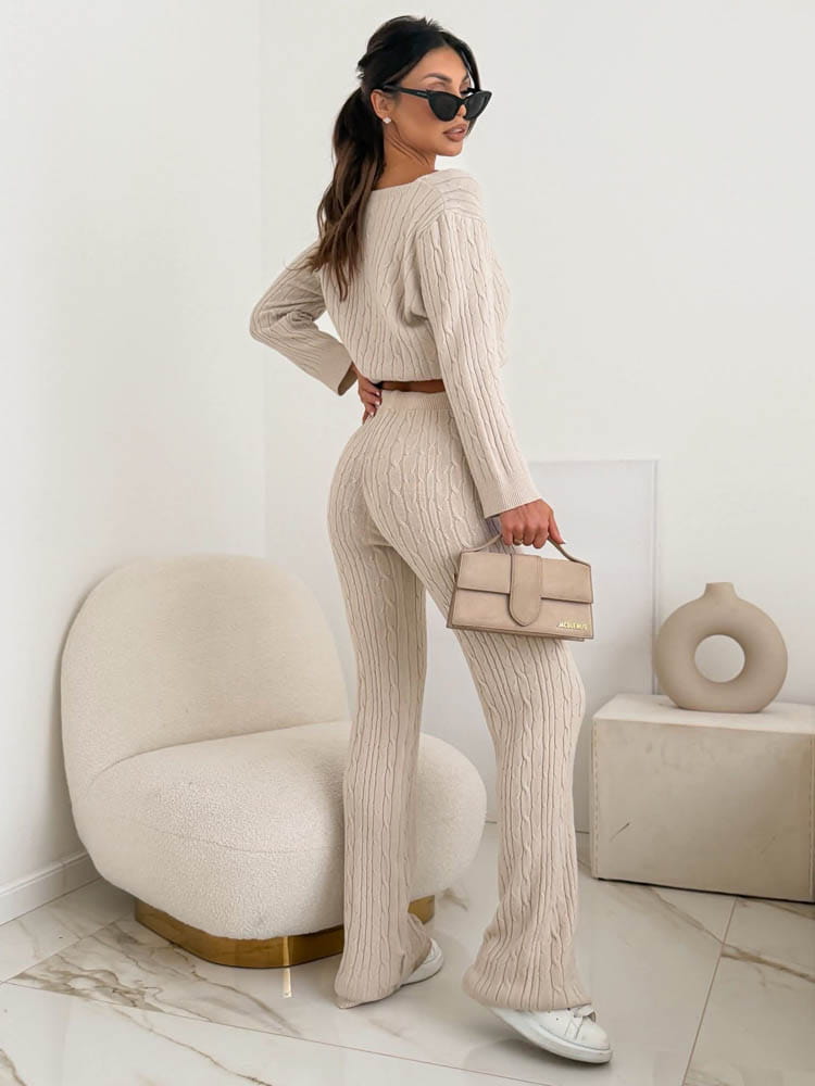komplet-sweterkowy-bluzka-spodnie-glam-bezowy