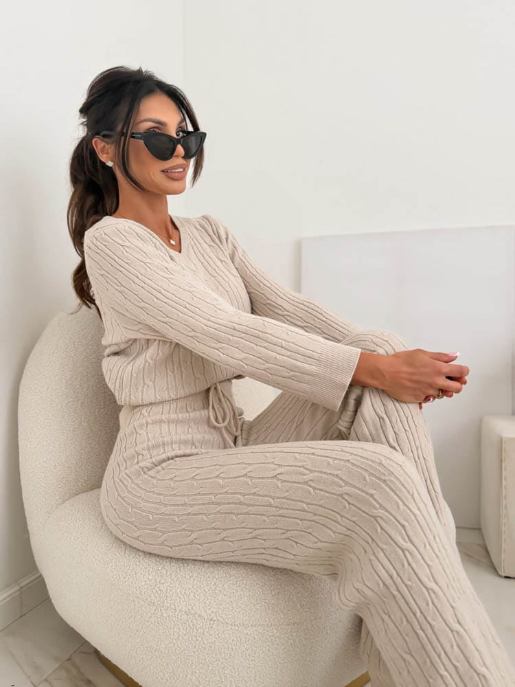 komplet-sweterkowy-bluzka-spodnie-glam-bezowy