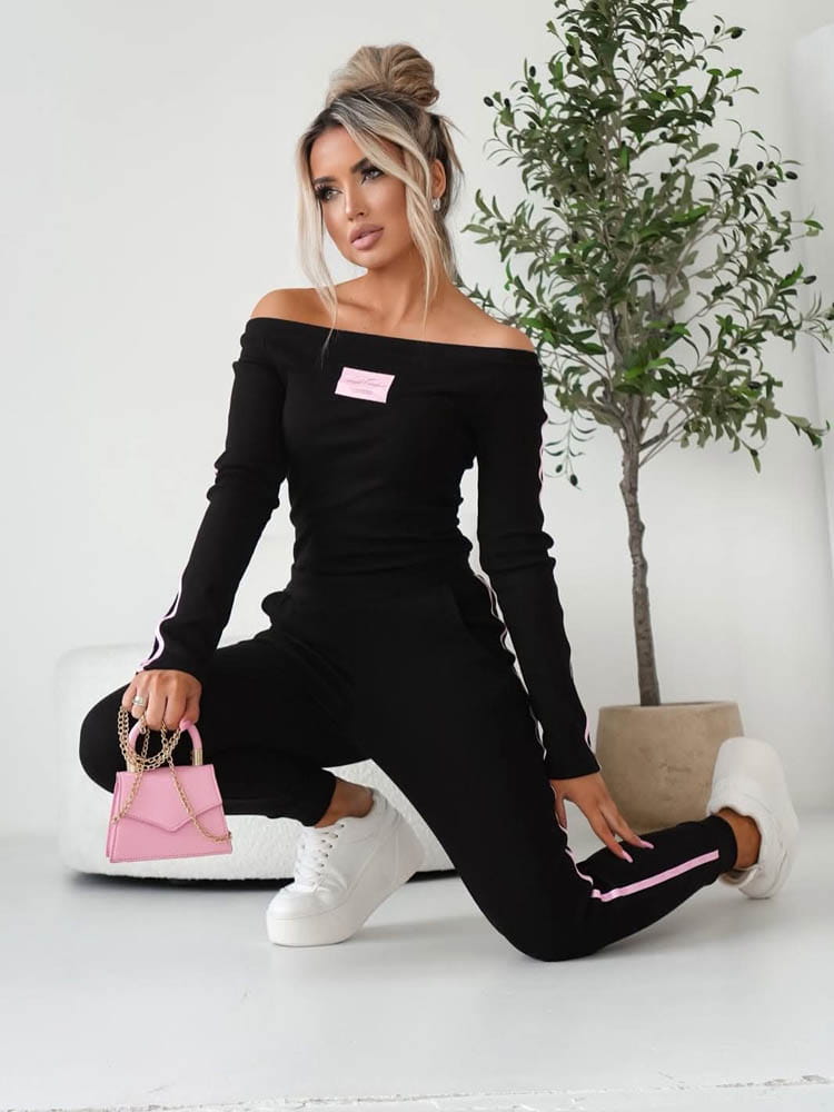 komplet-prazkowany-dzianinowy-bluzka-spodnie-sweet-czarny