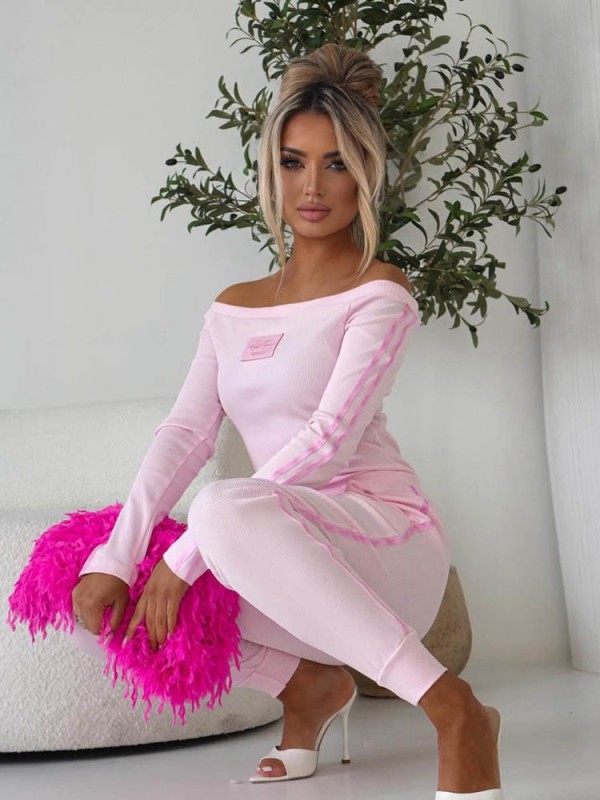 komplet-prazkowany-dzianinowy-bluzka-spodnie-sweet-rozowy