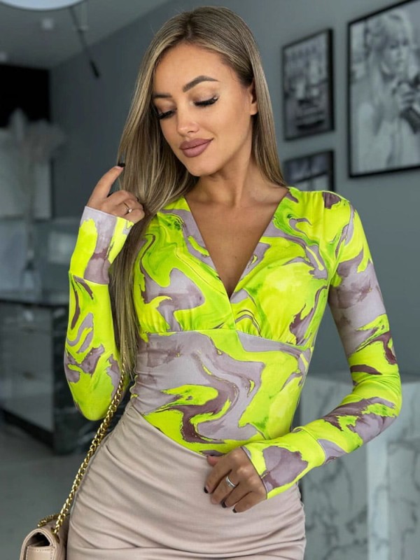 bluzka-z-dekoltem-v-neon-zielony-z-bezem