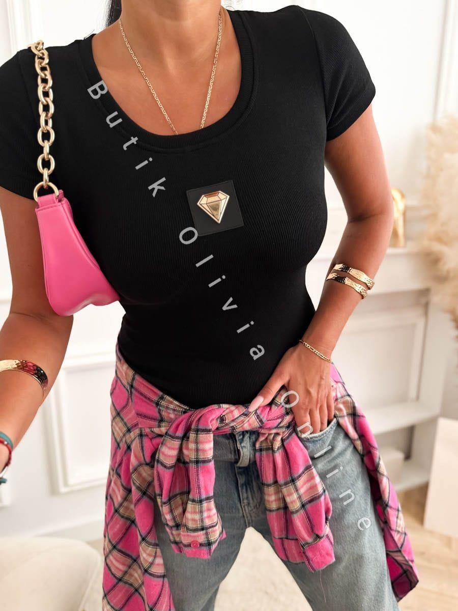 t-shirt-prazkowany-z-diamentem-czarny