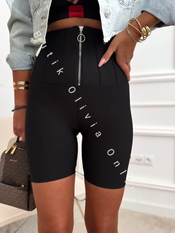 Dopasowane czarne legginsy kolarki biker shorts z wysokim pasem i przeszyciami modelującymi sylwetkę