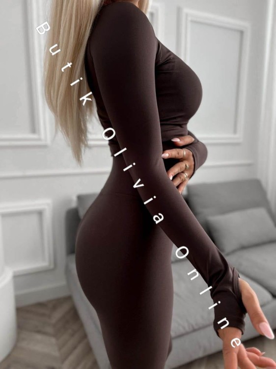 komplet-bluzka-legginsy-czekoladowy-dopasowany