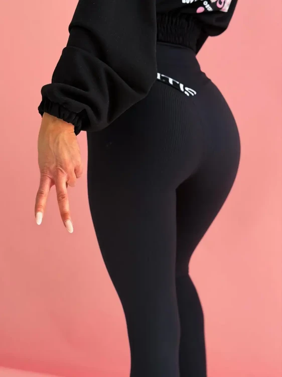 czarne legginsy prążkowane z wysokim stanem logowane m.tissu