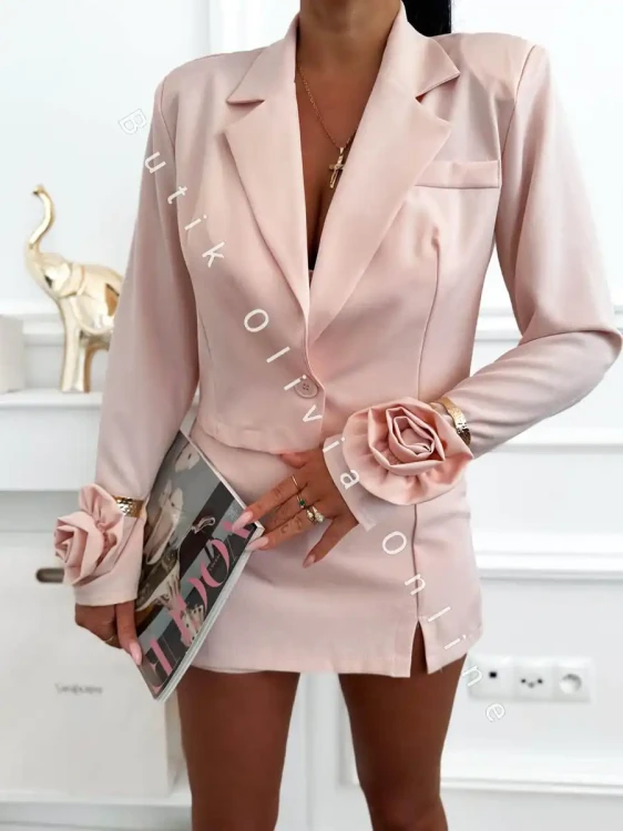 elegancki komplet stylizacja na komunie marynarka i spódnico-spodenki w jasnym różu