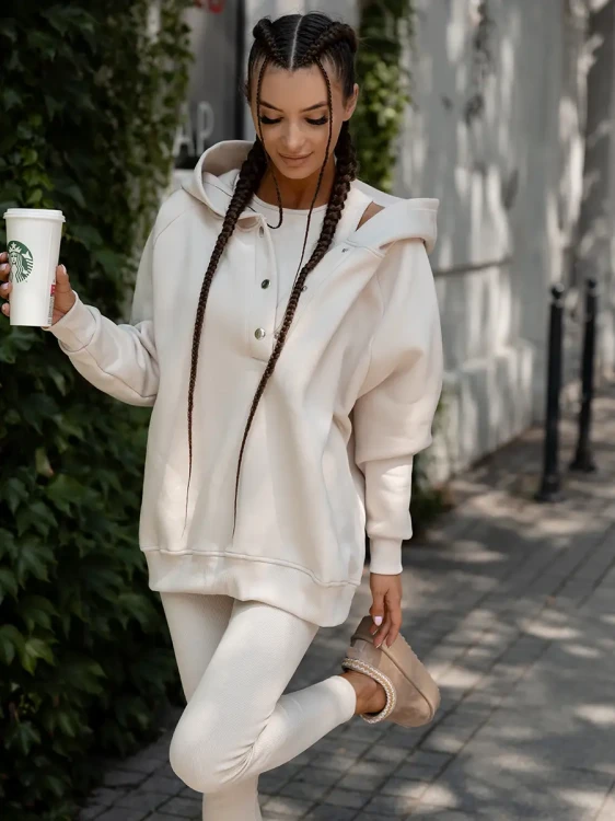 Beżowy komplet damski 3-częściowy bluza oversize prążkowane legginsy i top na ramiączkach na co dzień