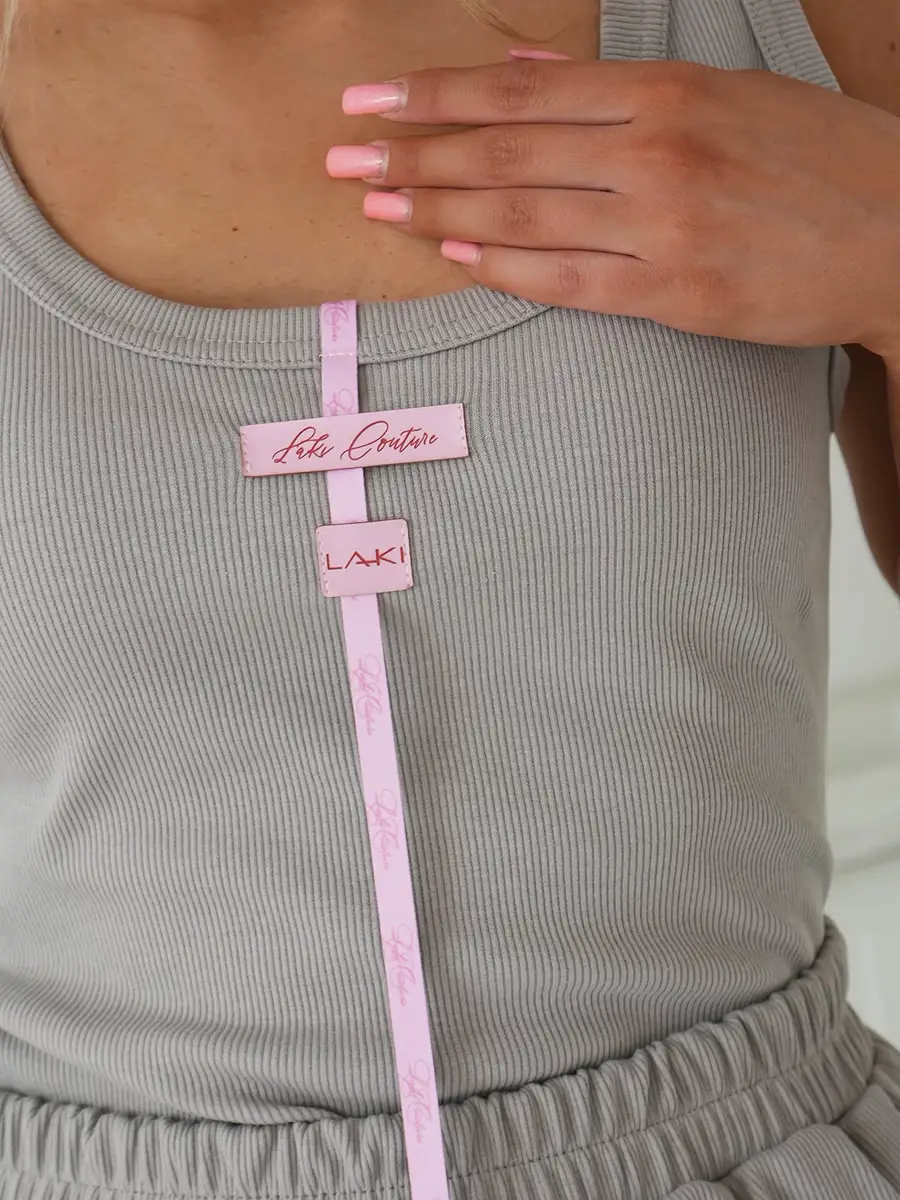 szary letni damski komplet prążkowany bokserka i luźne spodenki