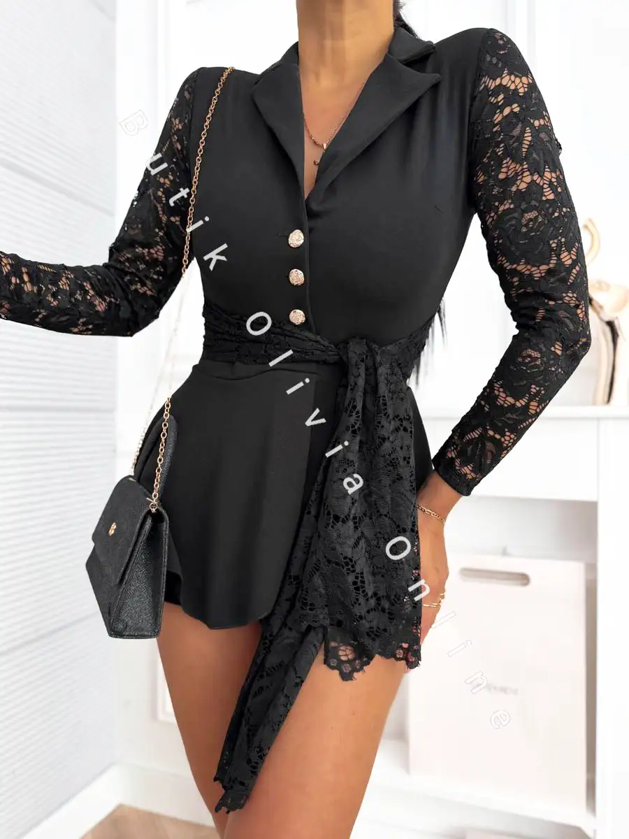 czarny kombinezon elegancki krótki z paskiem i koronkowymi rękawami oraz dekoltem V