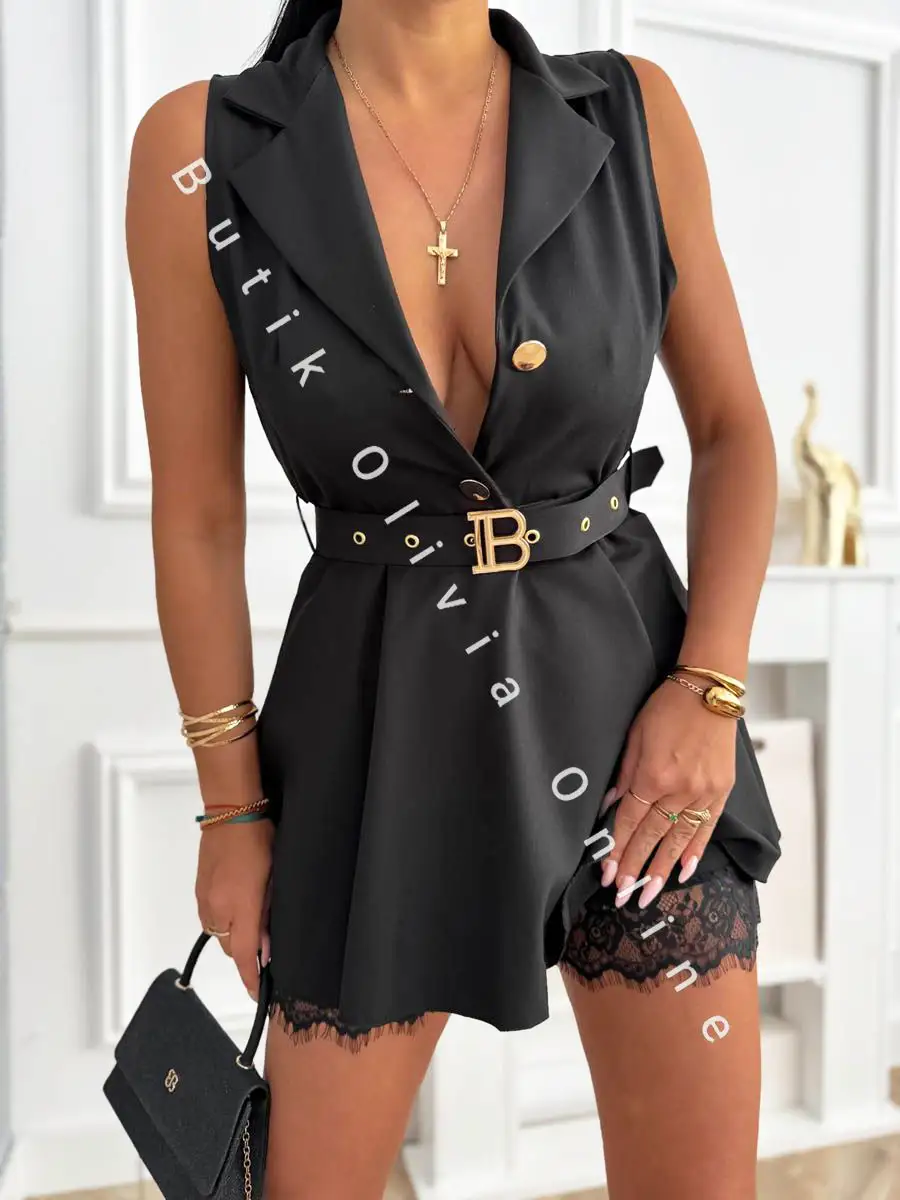 czarny elegancki krótki kombinezon bez rękawów z paskiem i dekoltem V