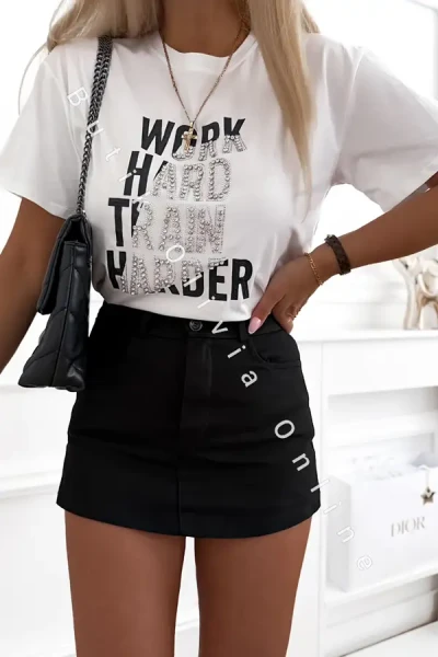 biały damski t-shirt z napisem work hard