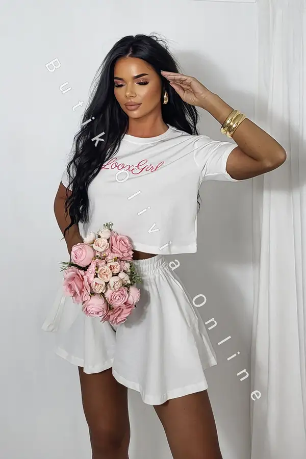 komplet t-shirt z haftem i luźne szorty w formie spódniczki śmietankowy