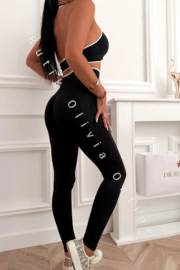 czarny sportowy komplet top z głębokim dekoltem i legginsy modelujące push-up