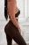 czekoladowy sportowy komplet top z głębokim dekoltem i legginsy modelujące push-up