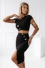 czarny komplet prążkowany crop top na krótki rękaw i spódnica midi z rozcięciem