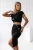 czarny komplet prążkowany crop top na krótki rękaw i spódnica midi z rozcięciem