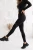 dopasowana-gladka-czarna-bluzka-z-dekoltem-v-na-napy-smooth-4.webp