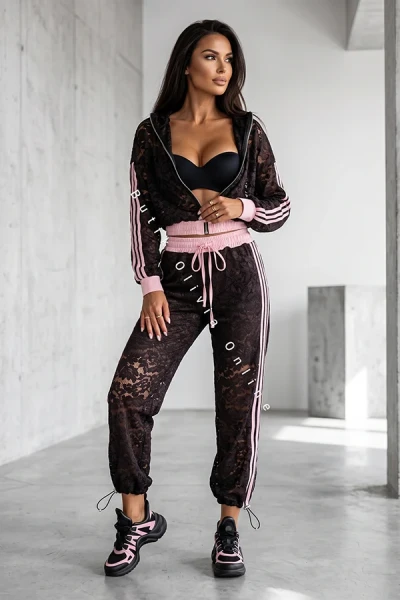dres koronkowy z lampasami bluza na zamek i spodnie z troczkami