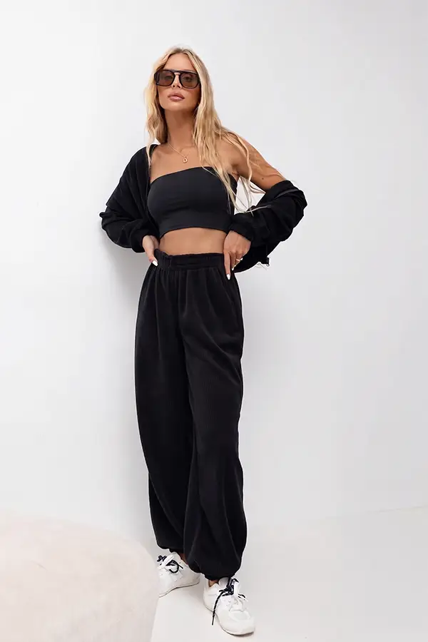 czarny sztruksowy dres rozpinana bluza i spodnie