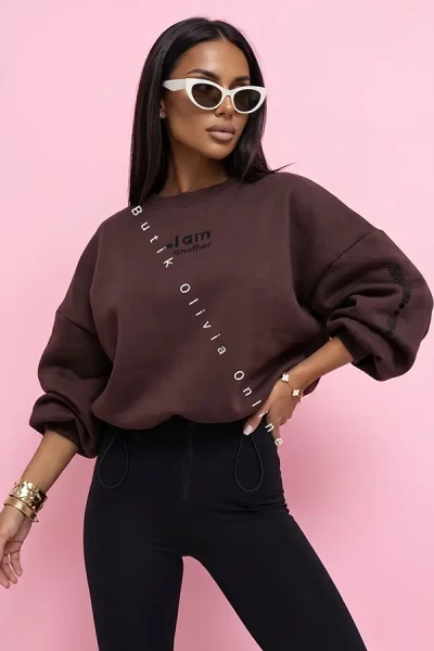 czekoladowy komplet ocieplana bluza oversize bez kaptura i kryjące czarne legginsy z wysokim stanem