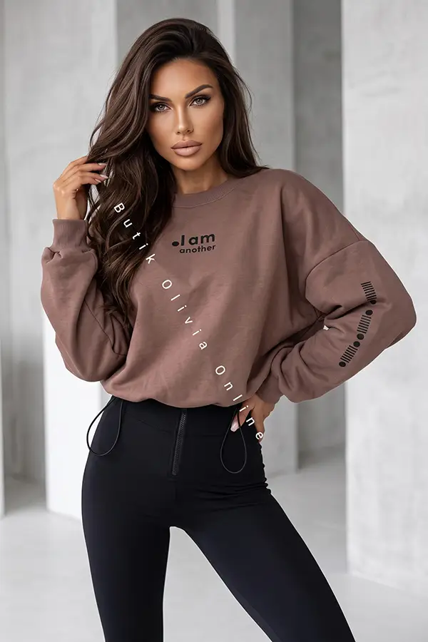 komplet brązowa bluza oversize ocieplana i czarne legginsy z wysokim stanem