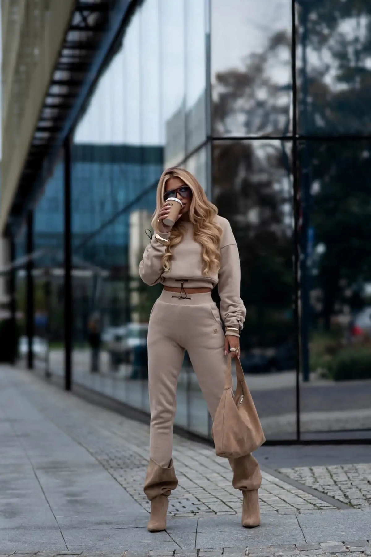 dres bawełniany beżowy bluza bez kaptura i spodnie